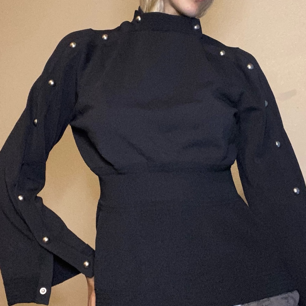 waist cinching flare sleeve long sleeve top